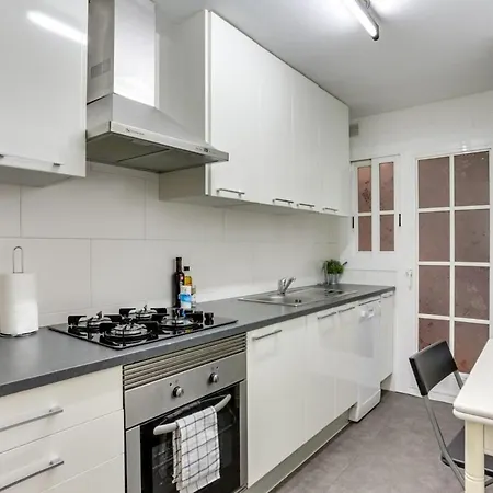 Bright And Spacious 3 Bedroom Close To The Beach * Barcelona