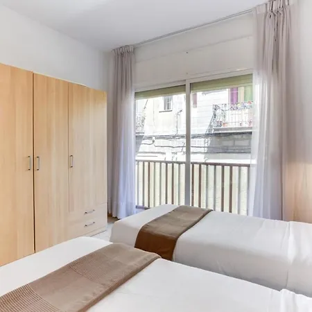 Apartment Bright And Spacious 3 Bedroom Close To The Beach