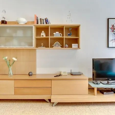 Bright And Spacious 3 Bedroom Close To The Beach Apartment Barcelona