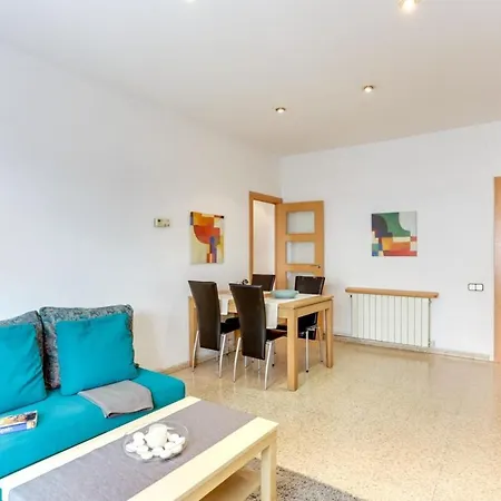 Apartment Bright And Spacious 3 Bedroom Close To The Beach